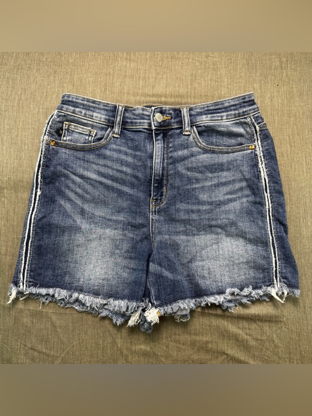 Judy Blue Shorts Women’s Large Blue Denim Sunny Days High Rise Frayed Seam